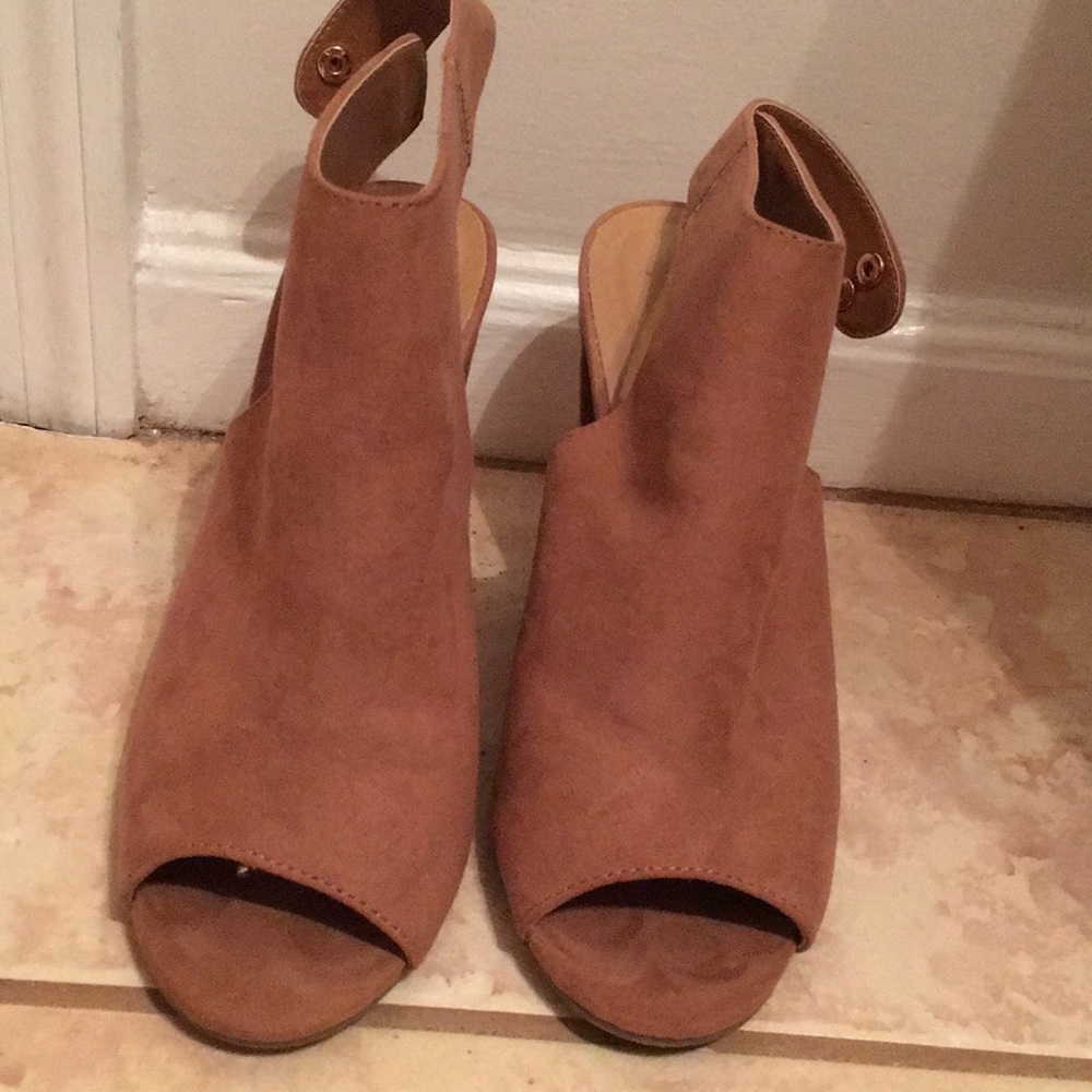 Size 8.5 Bamboo peep toe heels